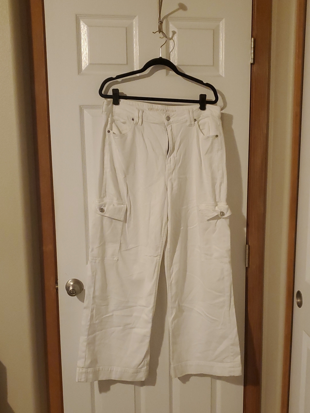 American Eagle Outfitters White Wide-Leg Cargo Pants
